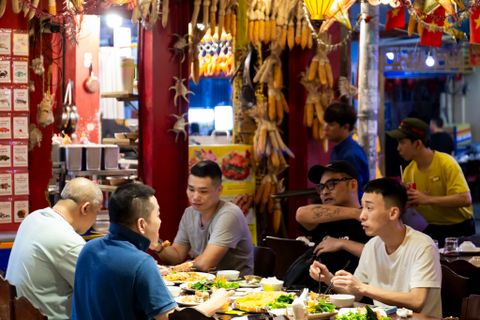 Một Bữa Ăn Đáng Nhớ Của Cả Nhà Tại Nhà Hàng Nông Thôn Đại Việt