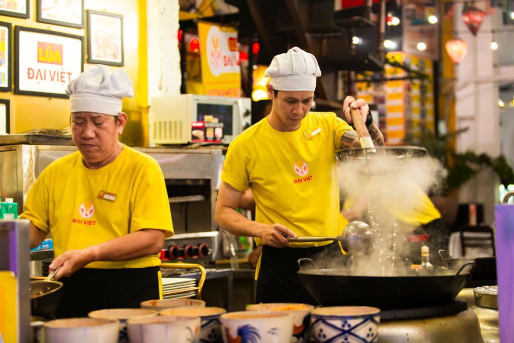 “Nếu Hỏi Quán Nào Ở Bùi Viện Ăn Hải Sản Ngon, Tôi Không Ngần Ngại Chỉ Liền Nhà hàng Nông Thôn Đại Việt.”
