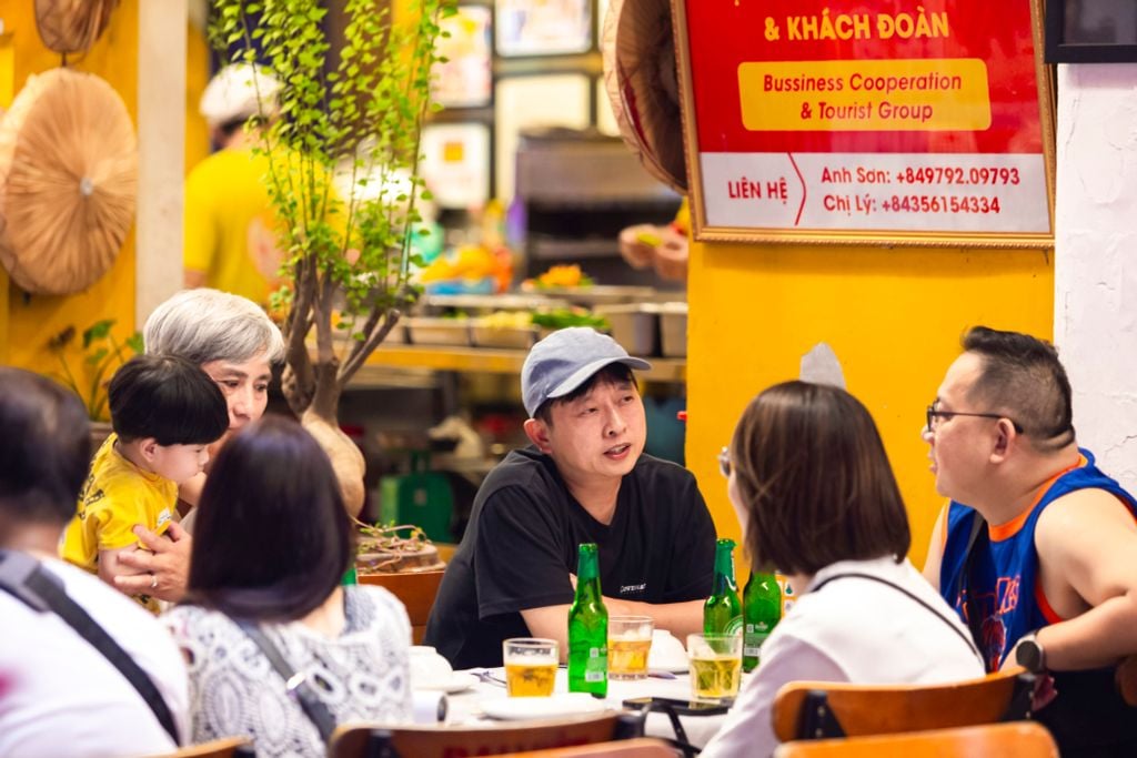 Vừa Ăn Hải Sản Tươi Vừa Chill Phố Tây Bùi Viện Tại Nhà Hàng Nông Thôn Đại Việt