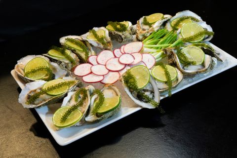 Thiên Đường Hàu Tươi Tại Nhà Hàng Hải Sản Quận 1 - Nông Thôn Đại Việt