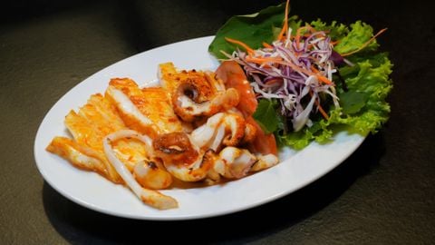 Thiên Đường Mực Ngon Giữa Lòng Bùi Viện - Đến Ngay Nhà Hàng Đại Việt