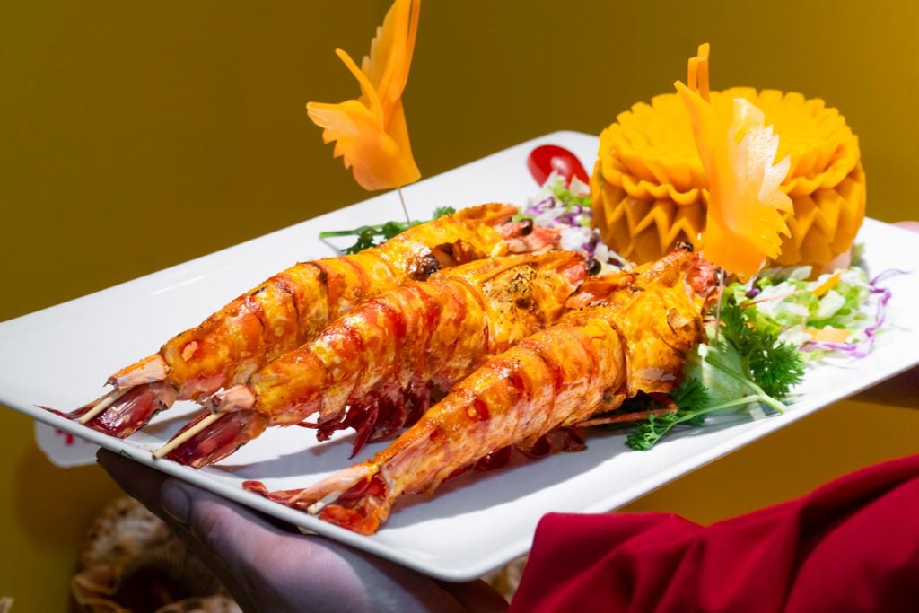 Nông Thôn Đại Việt - Nhà Hàng Hải Sản Tươi Sống Giữa Lòng Bùi Viện - Mở 24/7