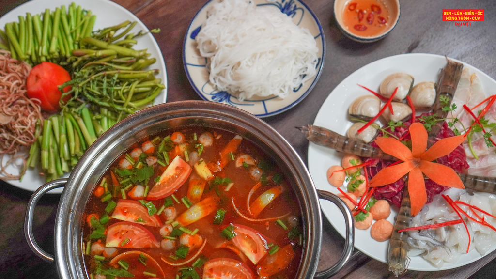 酸辣海鲜火锅——完美聚会的菜肴。