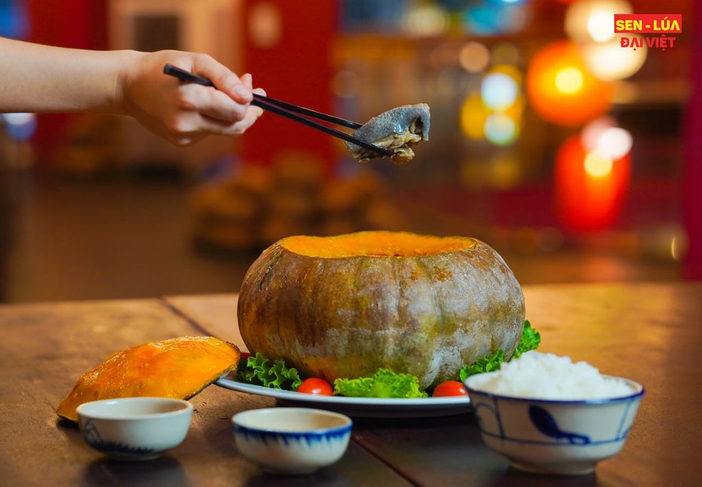 호박을 곁들인 흑닭 조림 - 베트남 유명 레스토랑의 영양가득한 요리