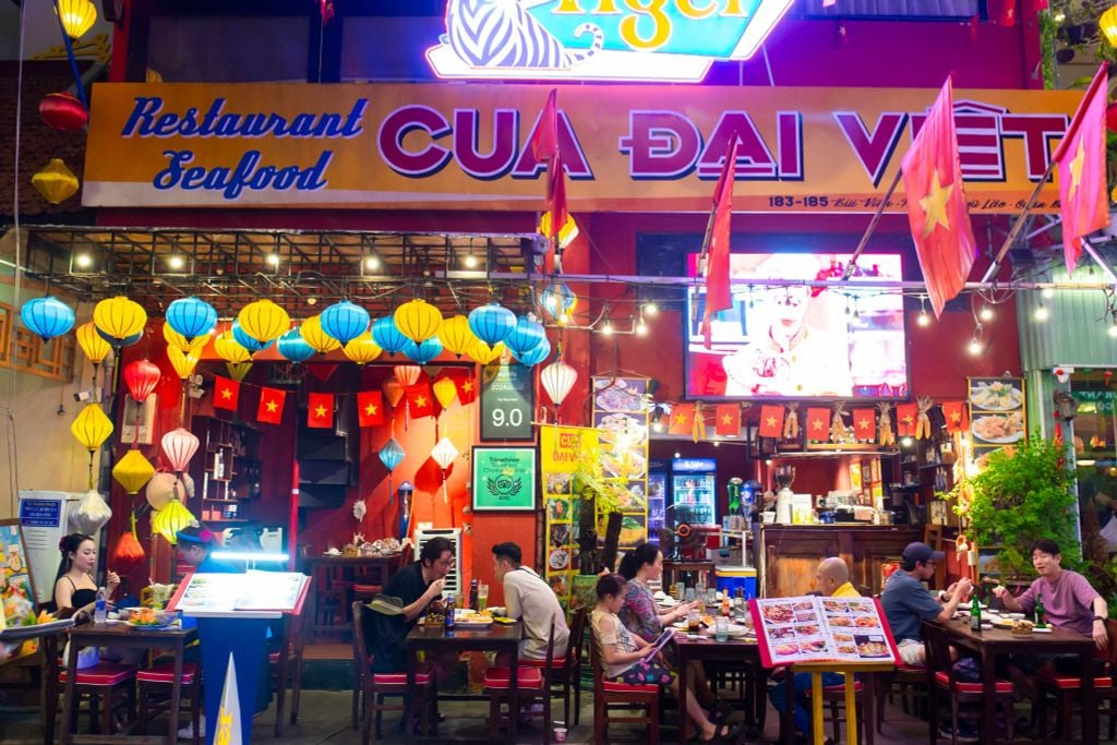 A Must-Try Restaurant in District 1: Explore Dai Viet’s Seafood Flavor