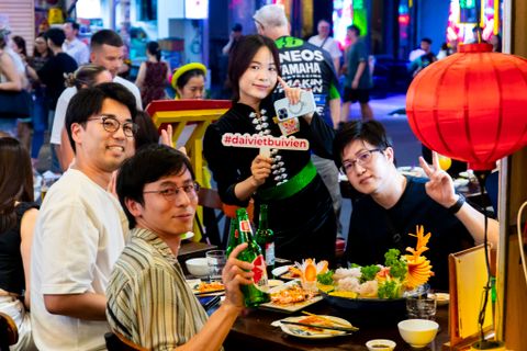 Enjoy a Complete Vietnamese Meal at Sen Dai Viet District 1