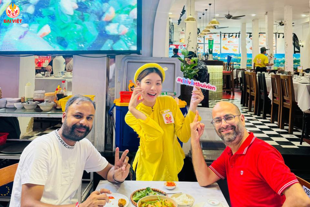 Không Cần Đi Biển Vẫn Có Thể Ăn Tôm Tươi Sống Giữa Lòng Quận 1 - Đến Ngay Nhà Hàng Nông Thôn Đại Việt