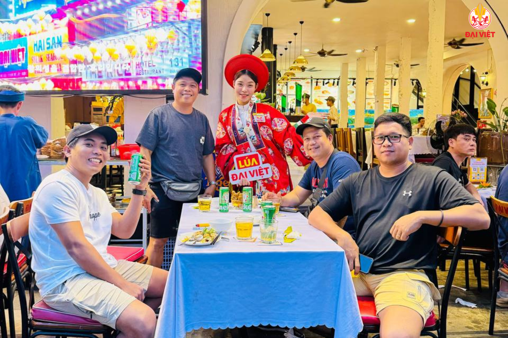 Nông Thôn Đại Việt - Địa Điểm Ăn Khuya Đẳng Cấp Giữa Lòng Bùi Viện Náo Nhiệt