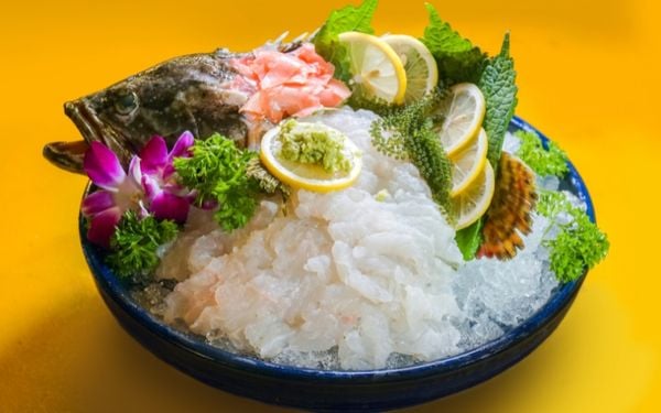 Sashimi cá bống mú tại nhà hàng Đại Việt