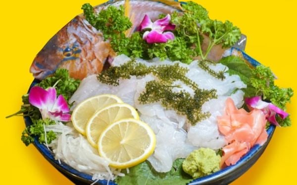 Cá mó xanh tươi sống được chế biến kỹ lưỡng tại Lúa Đại Việt