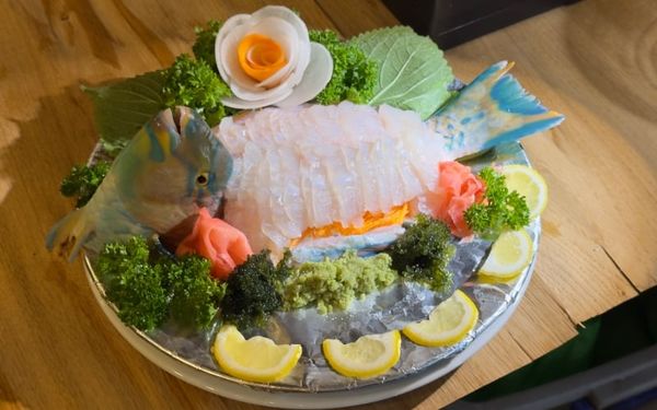 Sashimi cá mó xanh tại Lúa Đại Việt