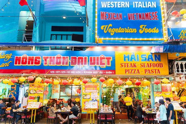 Không gian nhà hàng Đại Việt ấm cúng, thiết kế có gu