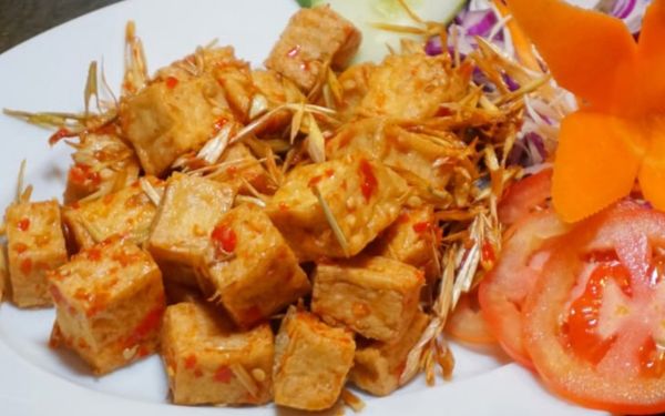 Đậu hũ chiên sả tại Đại Việt Restaurant & Hotel