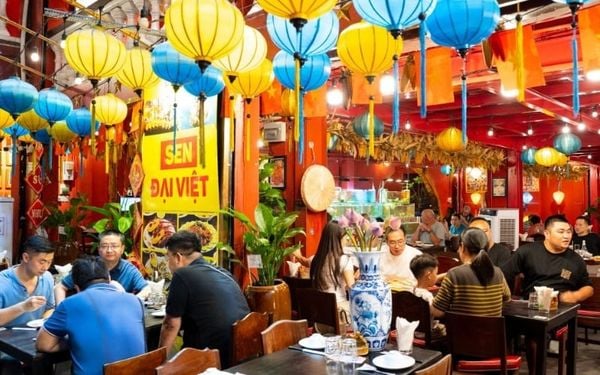 Không gian các nhà hàng Việt được thiết kế mang bản sắc dân tộc