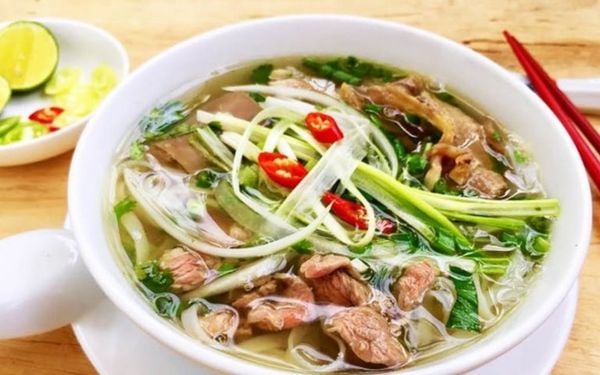 Phở Việt được chế biến từ những nguyên liệu đặc biệ