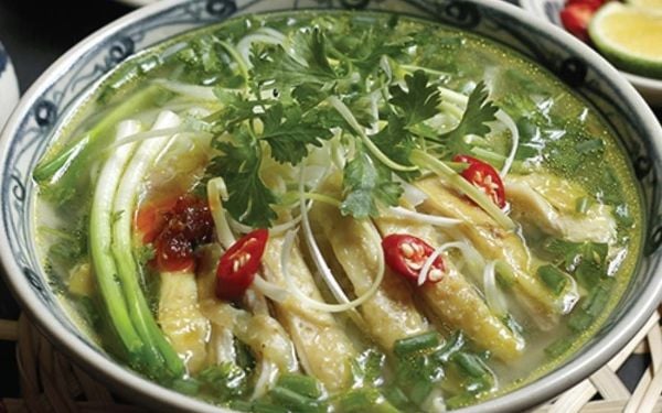 Phở gà tại nhà hàng Nông Thôn Đại Việt