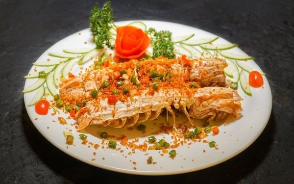 Tôm tích rang muối ớt Hong Kong tại Lúa Đại Việt