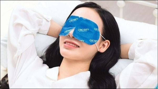 Massage mắt bằng gạc ấm – Thư giãn sâu, giảm mỏi hiệu quả