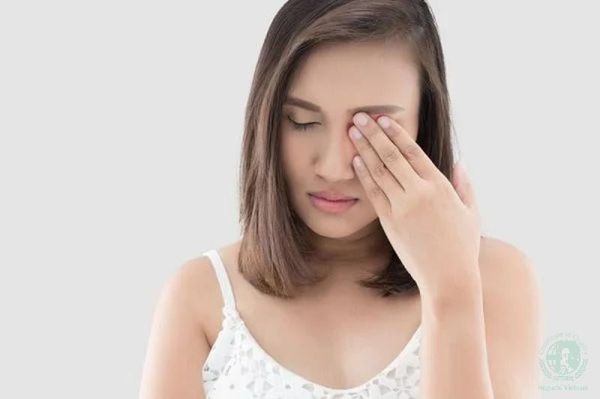 tìm hiểu mắt nhìn gần bị nhòe