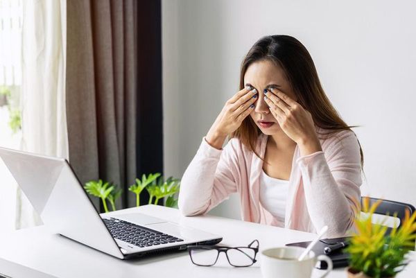 nguyên nhân mắt nhìn gần bị nhòe