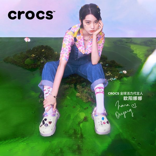 Cách phối đồ với dép Crocs độc đáo