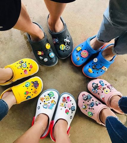 Những lưu ý khi tìm mua dép Crocs