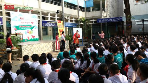 English Club tại trường Nguyễn Tri Phương cùng giáo viên bản ngữ