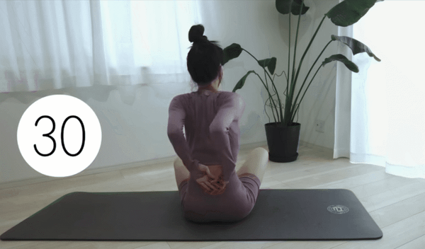 Bài tập thu nhỏ bắp tay, tự tin diện váy áo mùa hè