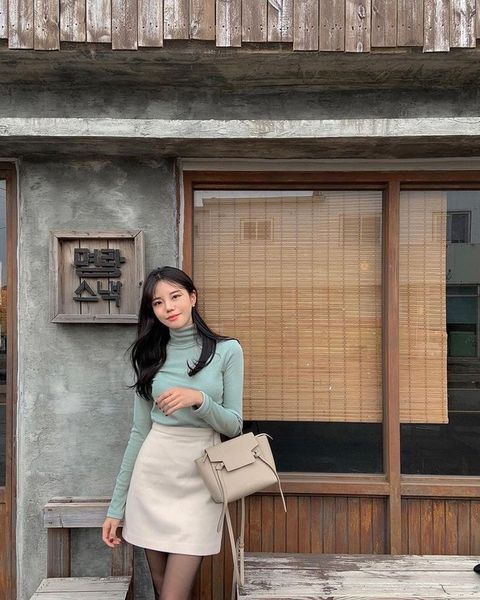 4 kiểu áo hợp diện cùng chân váy dạ