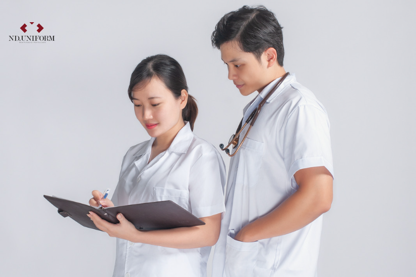 Cách xử lý khi đồng phục y tế bị dính bẩn