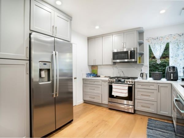 Tủ lạnh là một trong những thiết bị gia dụng thiết yếu nhất trong mọi gia đình