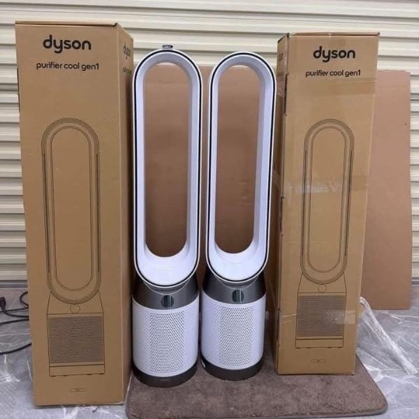 Máy lọc không khí Dyson TP10 Gen1 màu trắng và bạc.
