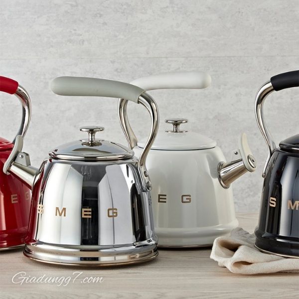Ấm đun bếp từ Smeg CKLW2001RD 2.3 lít Thiết kế Retro – Nét đẹp vượt thời gian