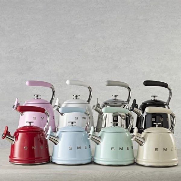 Ấm đun bếp từ Smeg WKF01 có nhiều màu sắc cho bạn lựa chọn