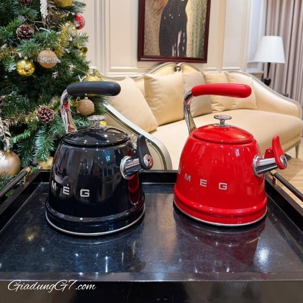 Ấm đun bếp từ Smeg WKF01BL 2.3L Thiết kế Retro – Nét đẹp vượt thời gian