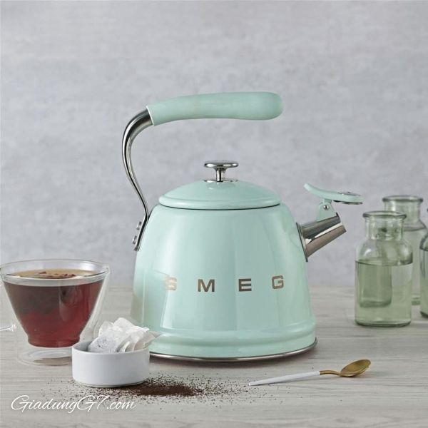 Ấm đun bếp từ Smeg WKF01PG 2.3L màu xanh mint với thiết kế theo phong cách cổ điển