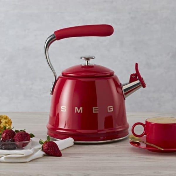 Ấm đun bếp từ Smeg WKF01RD 2.3L Thiết kế Retro – Nét đẹp vượt thời gian
