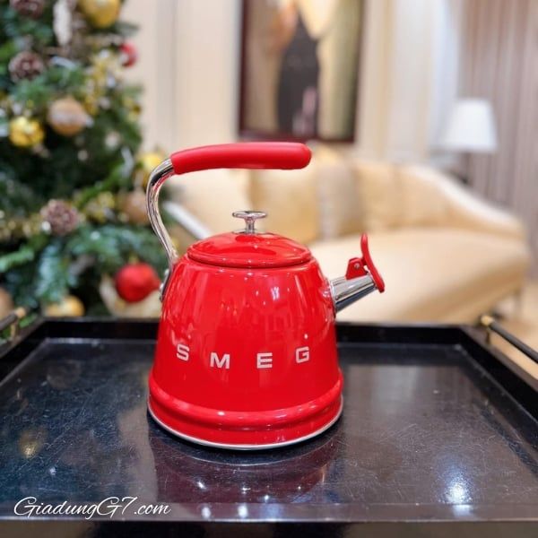 Ấm đun bếp từ Smeg WKF01RD 2.3L Thân bằng thép không gỉ, phủ màu