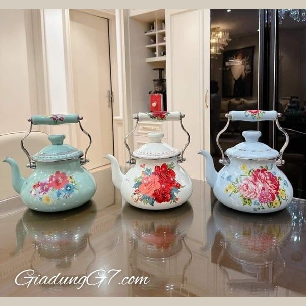 Ấm đun bếp từ The Pioneer Woman Cheerful Rose 1.8L họa tiết hoa nền trắng