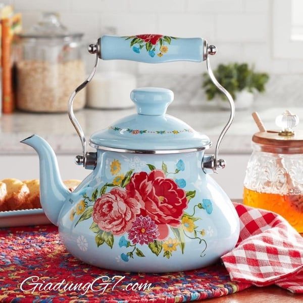 Ấm đun bếp từ The Pioneer Woman Cheerful Rose 1.8L Thiết Kế Hoa Nền Trắng Rực Rỡ