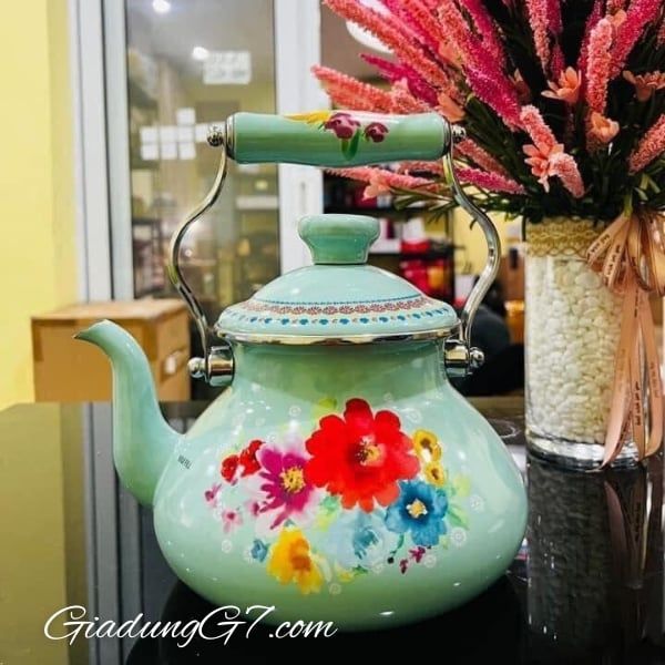 Ấm đun bếp từ The Pioneer Woman Cheerful Rose 1.8L Chất Liệu Thép Tráng Men Bền Bỉ