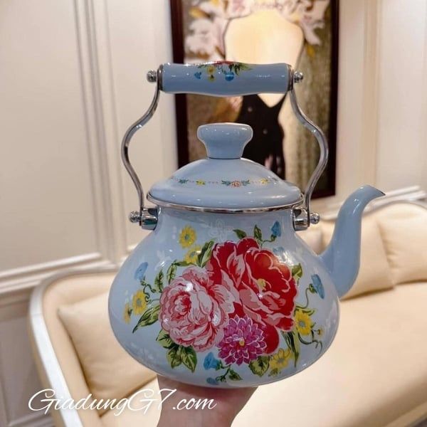 Ấm đun bếp từ The Pioneer Woman Cheerful Rose 1.8L Dung Tích 1.8L – Phù Hợp Cho Mọi Nhu Cầu