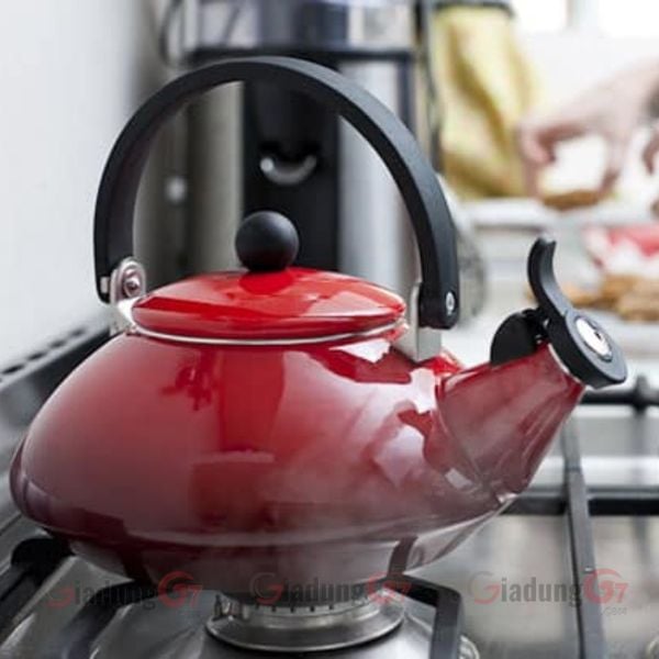 Ấm đun nước Le Creuset Zen 1.5L lấy cảm hứng từ phương Đông sẽ tô điểm thêm cho căn bếp của bạn một màu sắc rực rỡ.