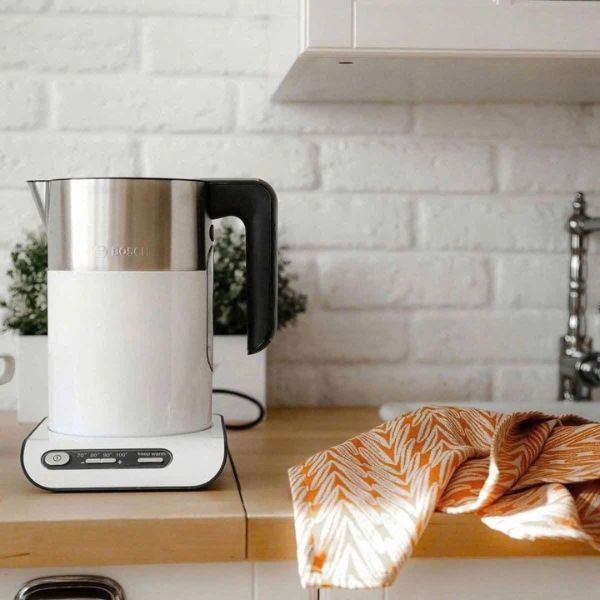 Ấm Siêu Tốc Bosch TWK8611P Làm nóng nhanh nhờ công suất tối đa 2400 watt.