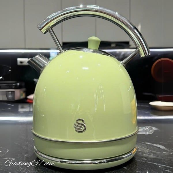 Ấm siêu tốc Swan Retro 1.8L Là loại ấm đun nước rất phổ biến và được đánh giá cao với nhiều đánh giá từ người mua.