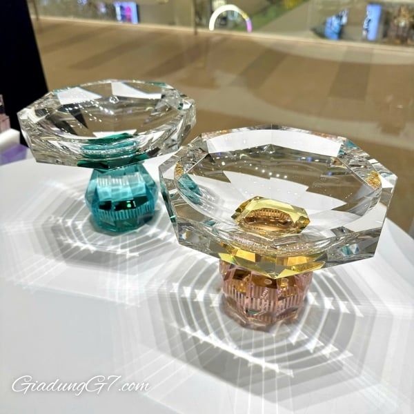 Âu Madison Reflections Copenhagen 18cm Đường viền hình học âu ngũ giác của nó và cơ sở cong vút cho phép ánh sáng phản chiếu
