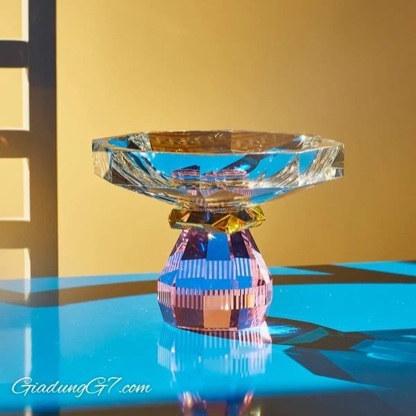 Âu Madison Reflections Copenhagen 18cm Đường viền hình học âu ngũ giác của nó và cơ sở cong vút cho phép ánh sáng phản chiếu