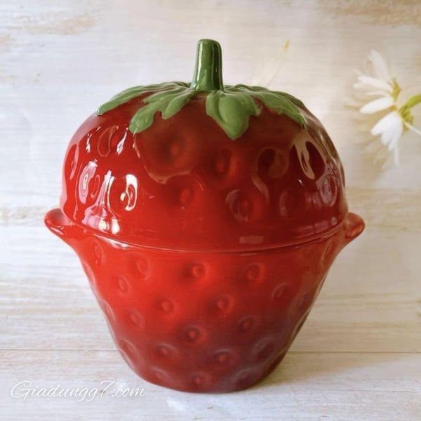 Âu sứ Le Creuset dâu tây 400ml  để đựng các loại quả mọng tươi hoặc mứt trong bữa sáng muộn
