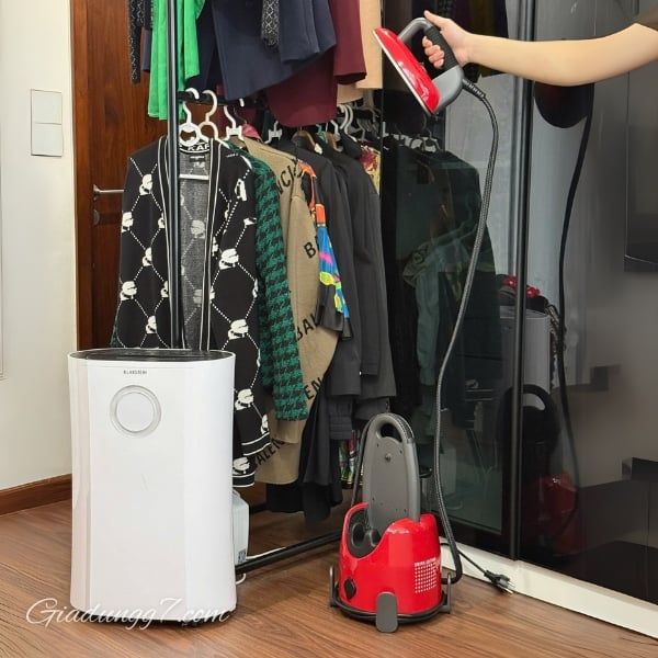 Bàn là hơi nước Laurastar Lift Original Red Chất lượng Thụy Sĩ – Biểu tượng của sự bền vững và tinh xảo