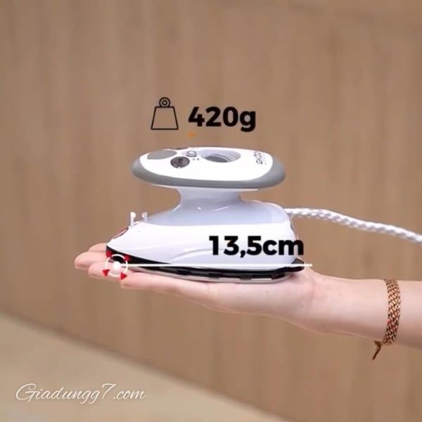 Bàn ủi hơi nước mini Gkoch Thiết kế vô cùng mini với trọng lượng chỉ hơn 400gr